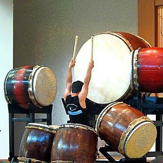 Perdidos en Japon: El sonido del tambor, el latir de una nación.